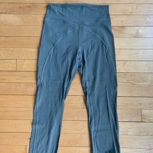 LULULEMON CROPPED ALIGN LEGGING